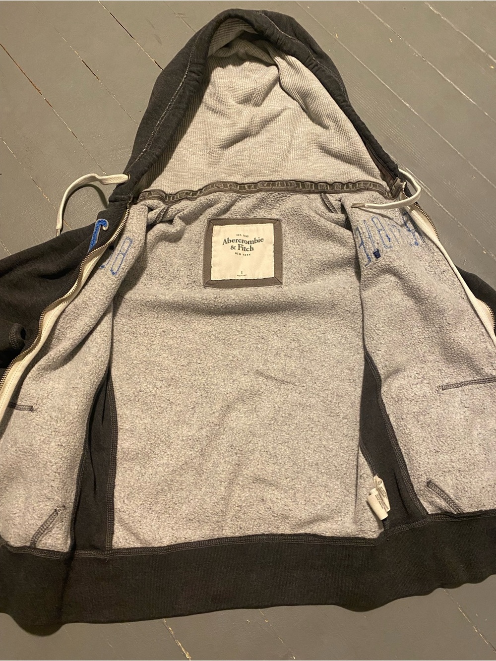 Y2K Abercrombie & Fitch Women's Charcoal Zip-Up Hoodie - Picture 9 of 9